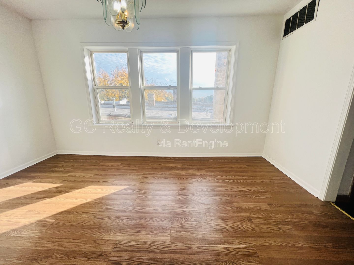 ***CHICAGO LAWN NEIGHBOORHOOD / 2 BDRM - 1 BTH / CENTRAL AIR / APPL INCL / STREET PARKING*** property image
