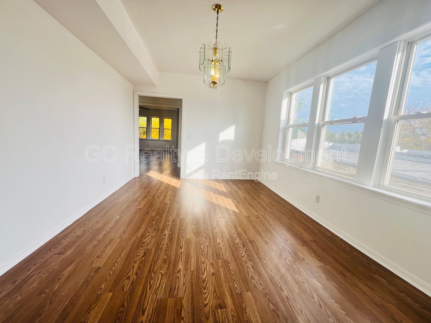 ***CHICAGO LAWN NEIGHBOORHOOD / 2 BDRM - 1 BTH / CENTRAL AIR / APPL INCL / STREET PARKING*** property image