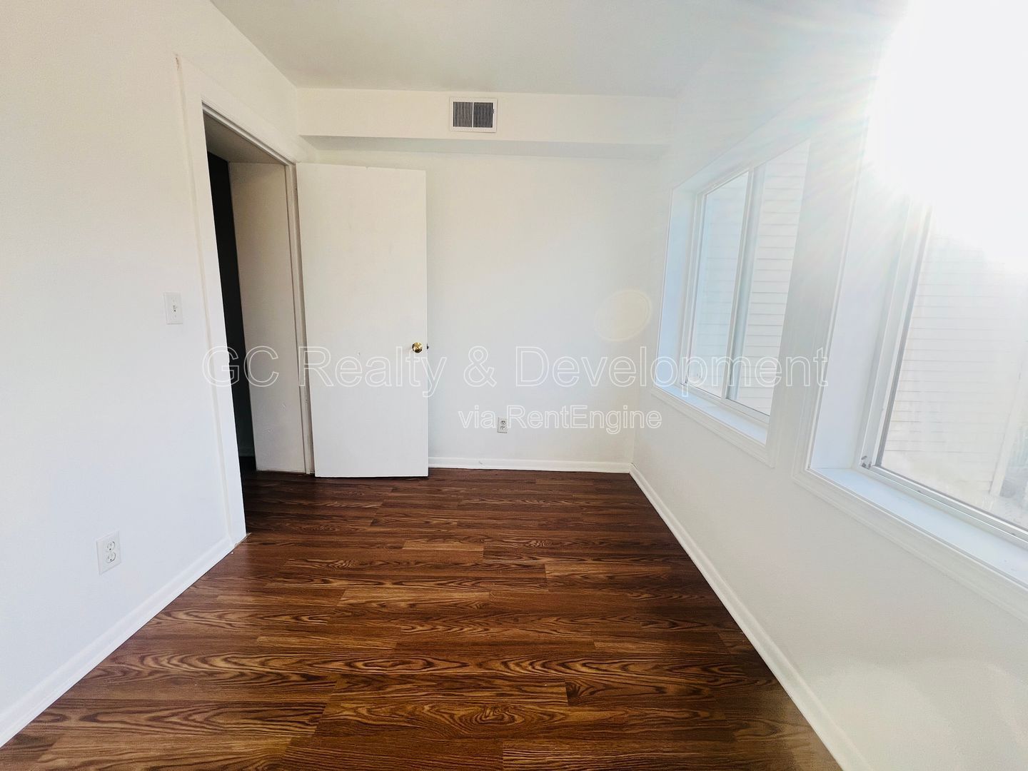 ***CHICAGO LAWN NEIGHBOORHOOD / 2 BDRM - 1 BTH / CENTRAL AIR / APPL INCL / STREET PARKING*** property image
