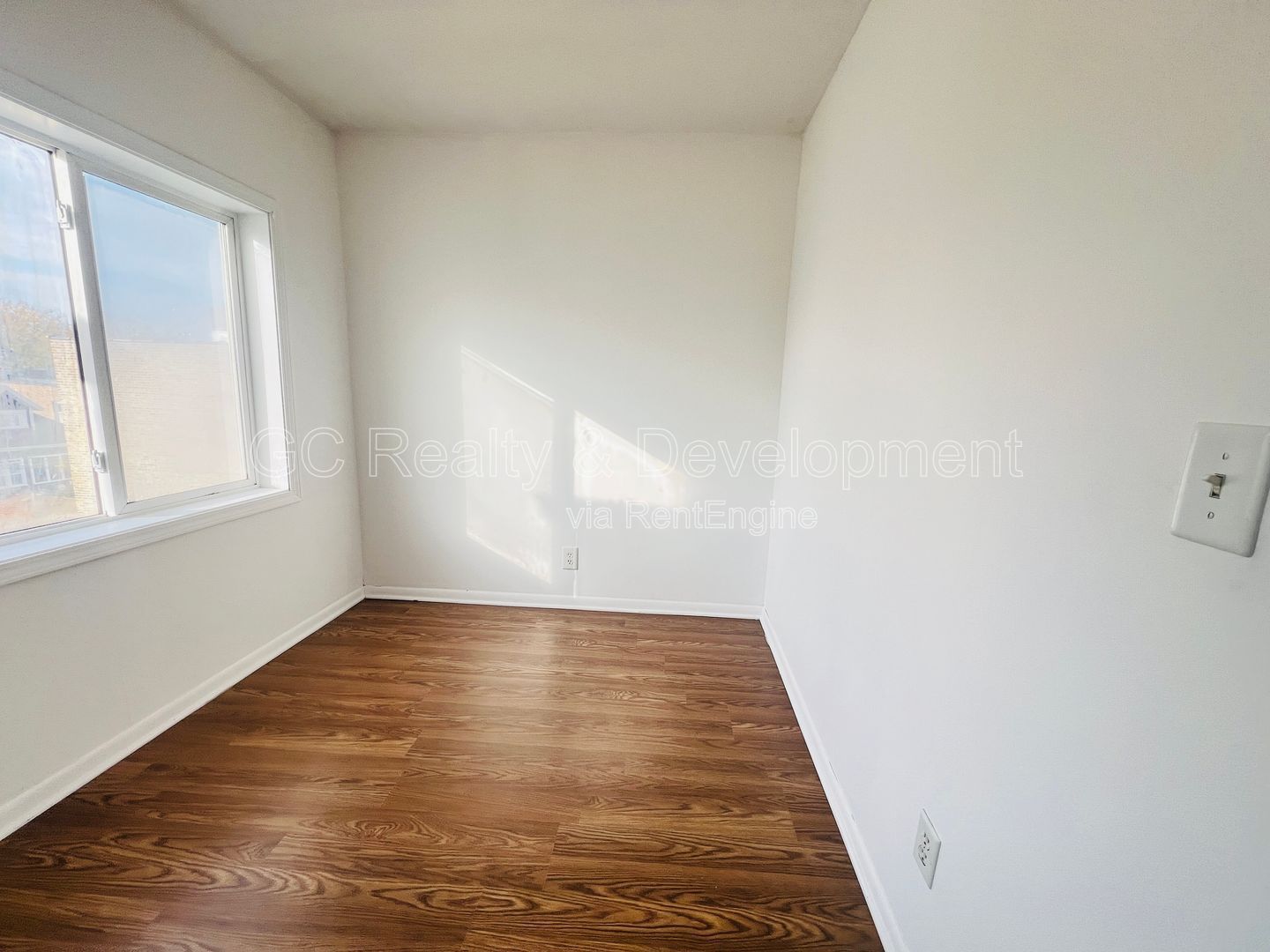 ***CHICAGO LAWN NEIGHBOORHOOD / 2 BDRM - 1 BTH / CENTRAL AIR / APPL INCL / STREET PARKING*** property image