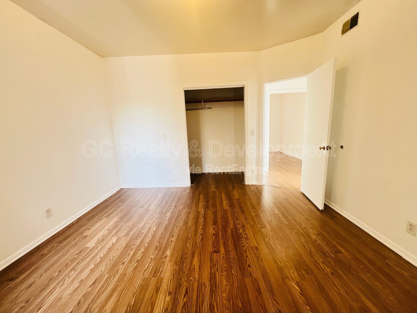 ***CHICAGO LAWN NEIGHBOORHOOD / 2 BDRM - 1 BTH / CENTRAL AIR / APPL INCL / STREET PARKING*** property image