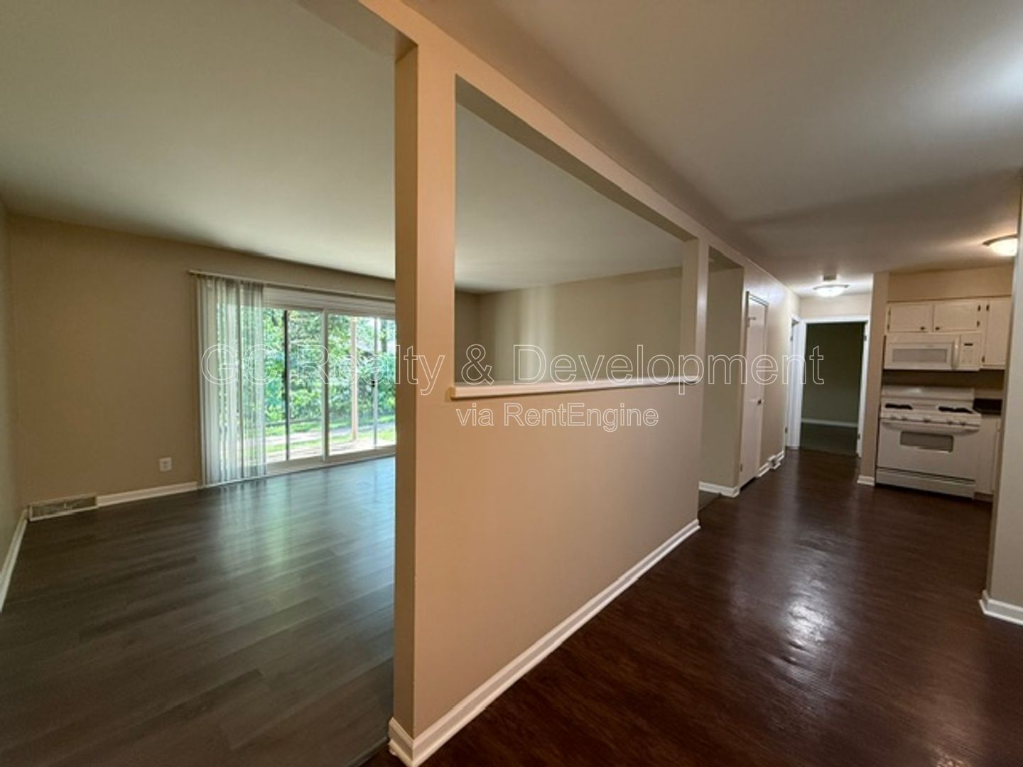*** 2 BDRM / UPDATED UNIT / W&D IN BUILDING / PETS ALLOWED / LOTS OF CLOSET SPACE / ONLY PAY ELECTRIC *** property image