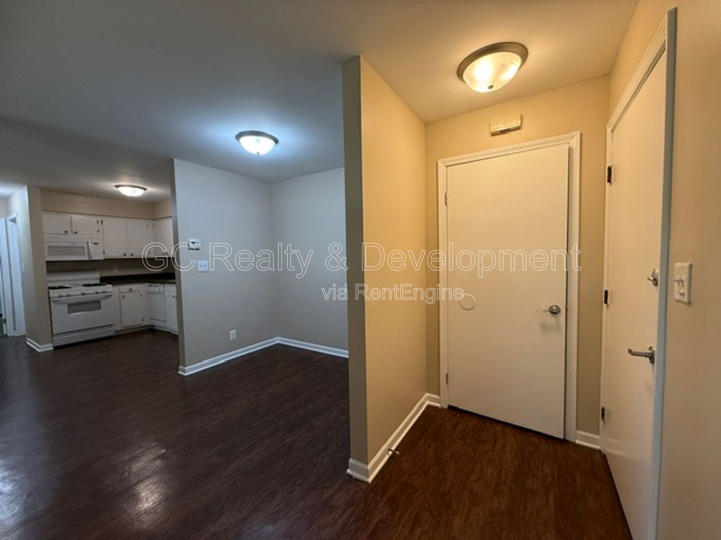 *** 2 BDRM / UPDATED UNIT / W&D IN BUILDING / PETS ALLOWED / LOTS OF CLOSET SPACE / ONLY PAY ELECTRIC *** property image