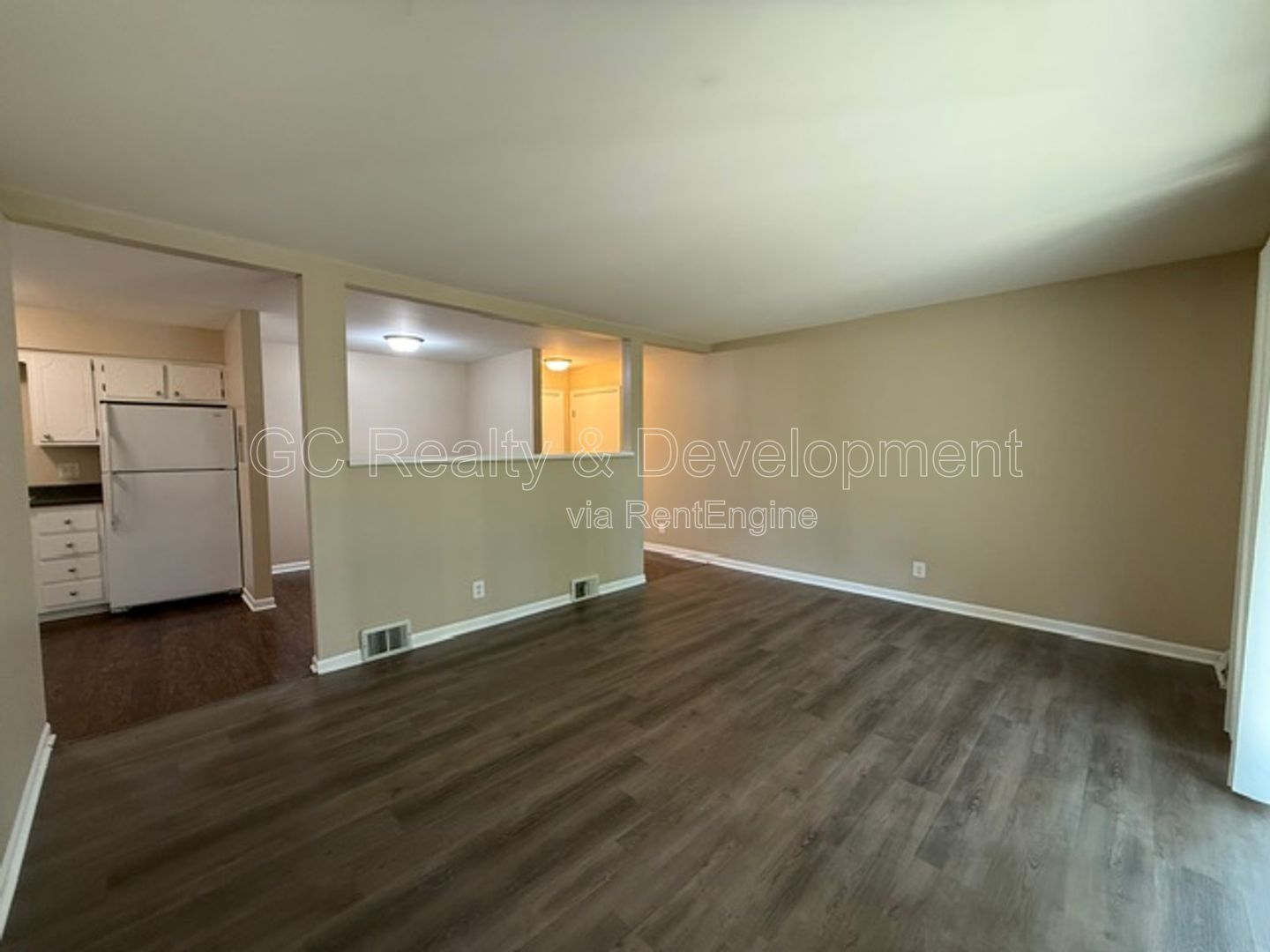 *** 2 BDRM / UPDATED UNIT / W&D IN BUILDING / PETS ALLOWED / LOTS OF CLOSET SPACE / ONLY PAY ELECTRIC *** property image