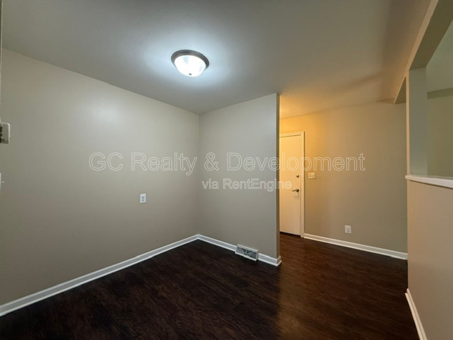 *** 2 BDRM / UPDATED UNIT / W&D IN BUILDING / PETS ALLOWED / LOTS OF CLOSET SPACE / ONLY PAY ELECTRIC *** property image