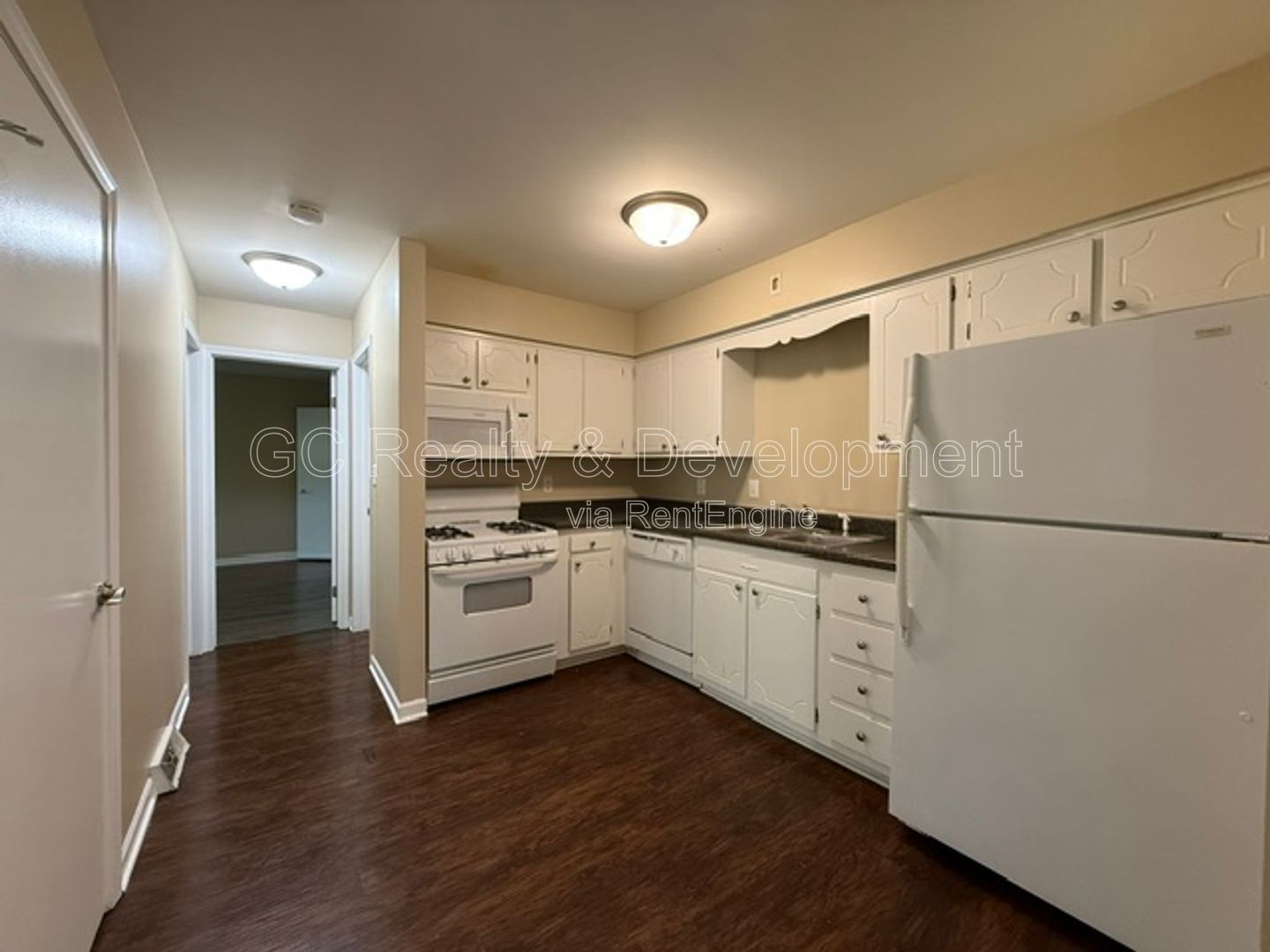 *** 2 BDRM / UPDATED UNIT / W&D IN BUILDING / PETS ALLOWED / LOTS OF CLOSET SPACE / ONLY PAY ELECTRIC *** property image