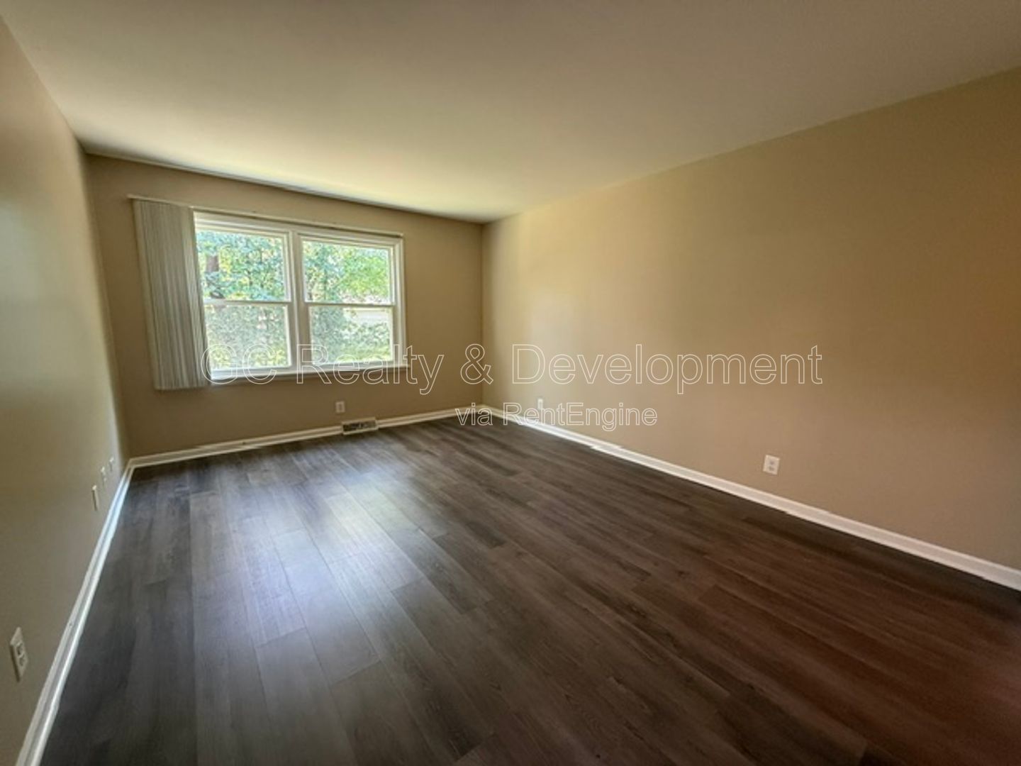 *** 2 BDRM / UPDATED UNIT / W&D IN BUILDING / PETS ALLOWED / LOTS OF CLOSET SPACE / ONLY PAY ELECTRIC *** property image