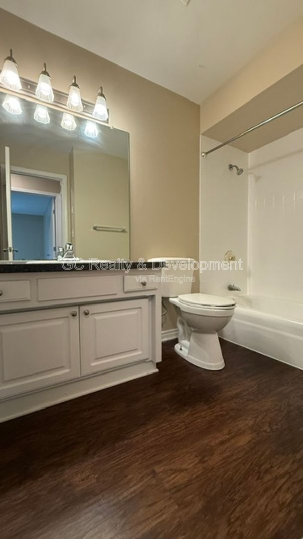 ***2 BDRM / UPDATED UNIT / W&D IN BUILDING / PETS ALLOWED / LOTS OF CLOSET SPACE*** property image