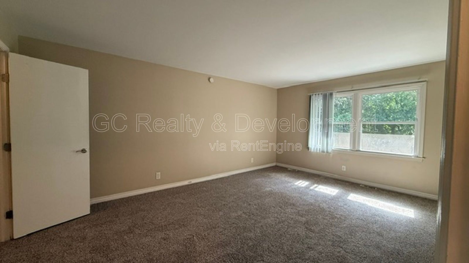 ***2 BDRM / UPDATED UNIT / W&D IN BUILDING / PETS ALLOWED / LOTS OF CLOSET SPACE*** property image