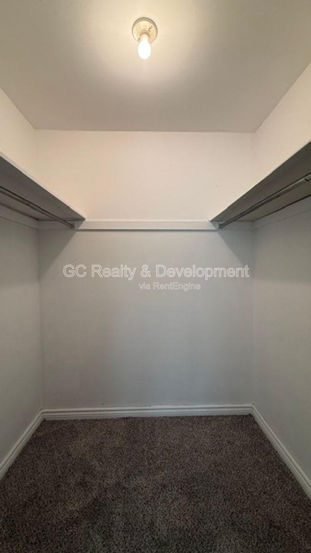 ***2 BDRM / UPDATED UNIT / W&D IN BUILDING / PETS ALLOWED / LOTS OF CLOSET SPACE*** property image