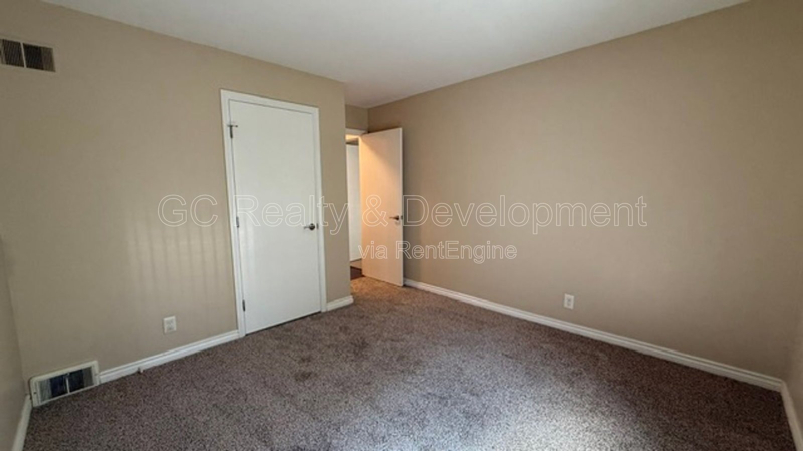 ***2 BDRM / UPDATED UNIT / W&D IN BUILDING / PETS ALLOWED / LOTS OF CLOSET SPACE*** property image