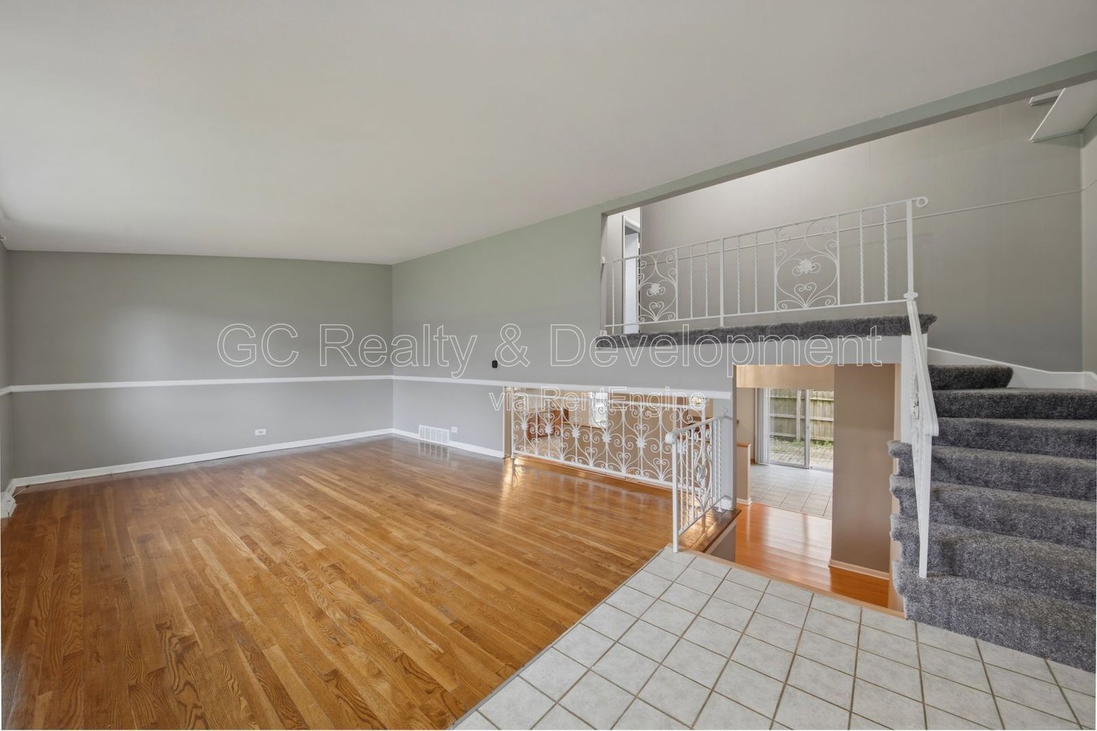 *** 3 BDRM - 2 BTH  / PET FRIENDLY / IN UNIT LAUNDRY / ASSIGNED PARKING *** property image