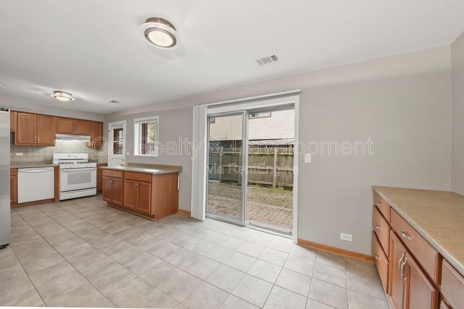 *** 3 BDRM - 2 BTH  / PET FRIENDLY / IN UNIT LAUNDRY / ASSIGNED PARKING *** property image