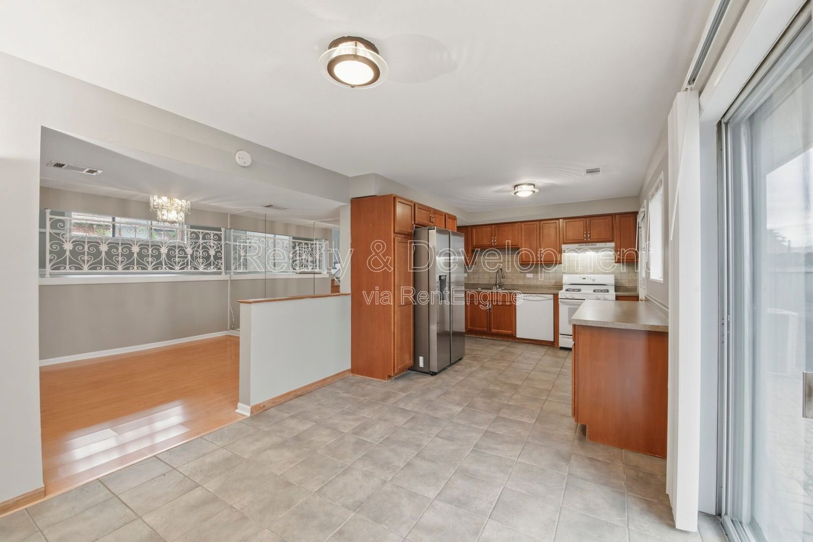 *** 3 BDRM - 2 BTH  / PET FRIENDLY / IN UNIT LAUNDRY / ASSIGNED PARKING *** property image