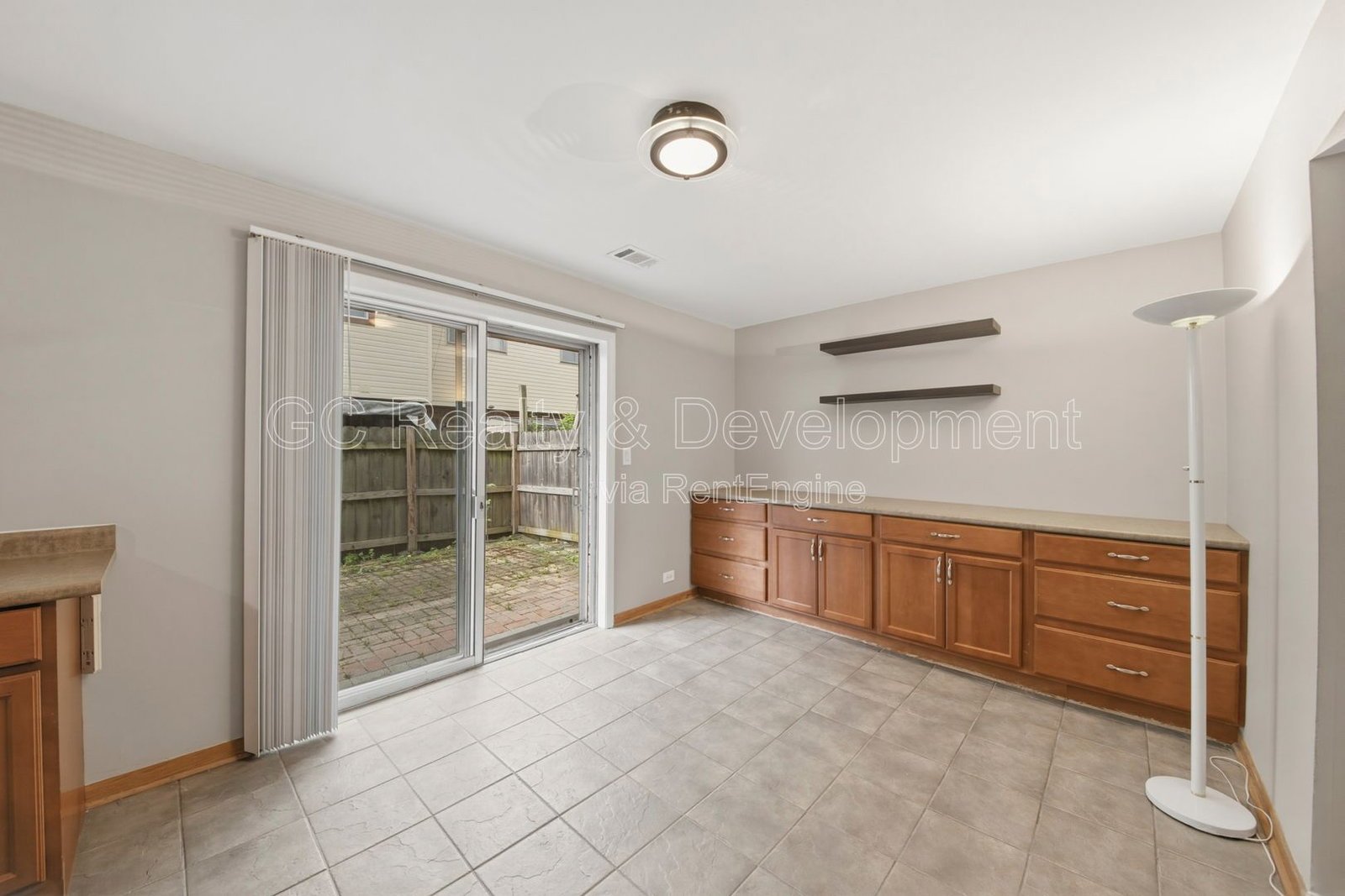 *** 3 BDRM - 2 BTH  / PET FRIENDLY / IN UNIT LAUNDRY / ASSIGNED PARKING *** property image
