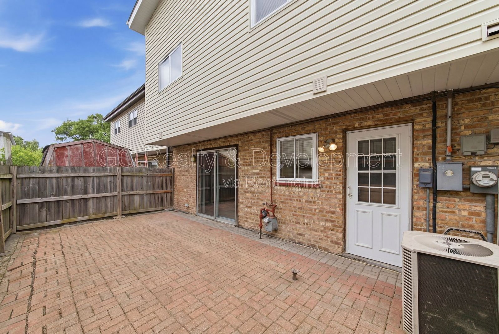 *** 3 BDRM - 2 BTH  / PET FRIENDLY / IN UNIT LAUNDRY / ASSIGNED PARKING *** property image