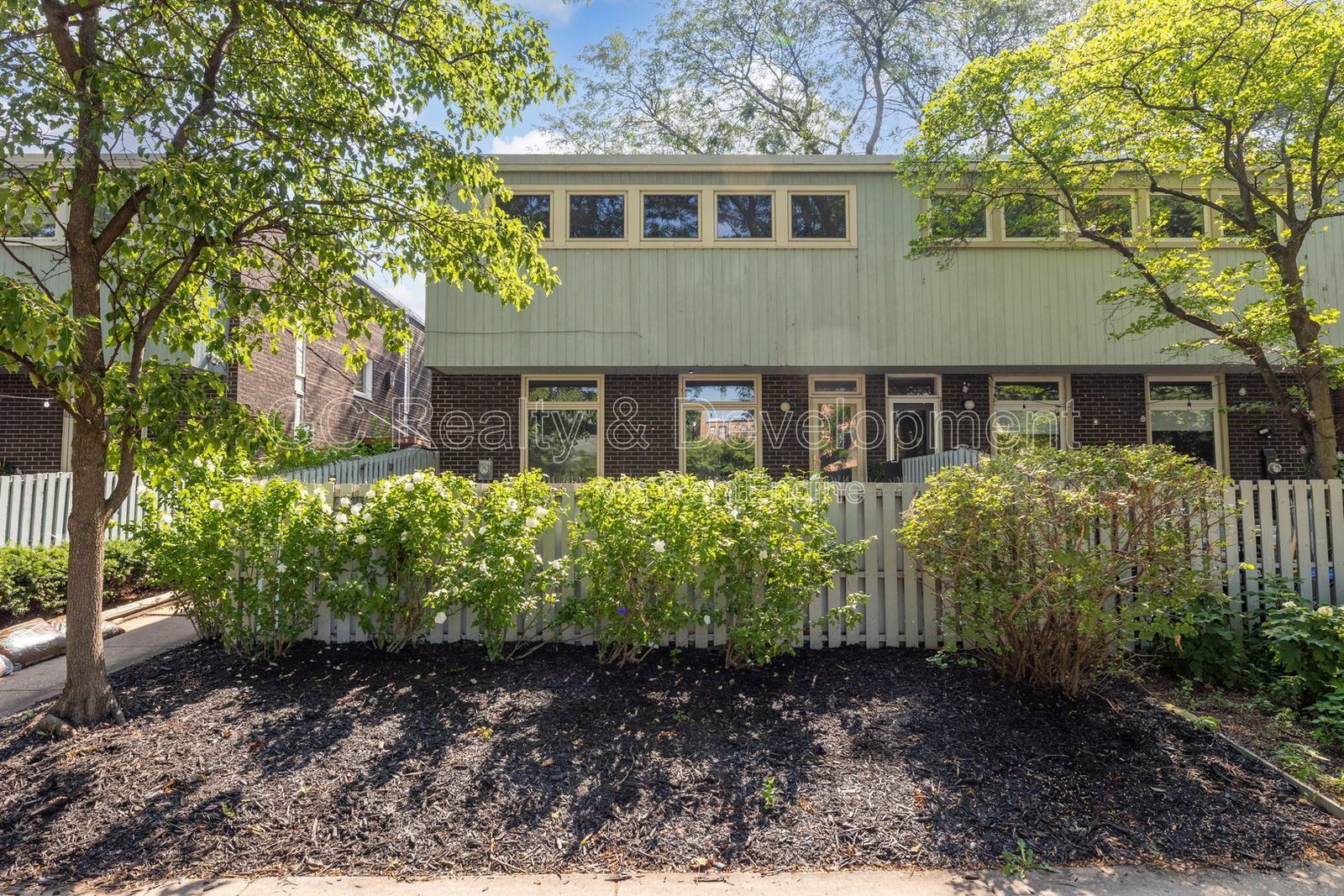 *** HYDE PARK / FINISHED BASEMENT / 4 BDRM - 2.5 BTH / IN UNIT LAUNDRY / PET FRIENDLY *** property image
