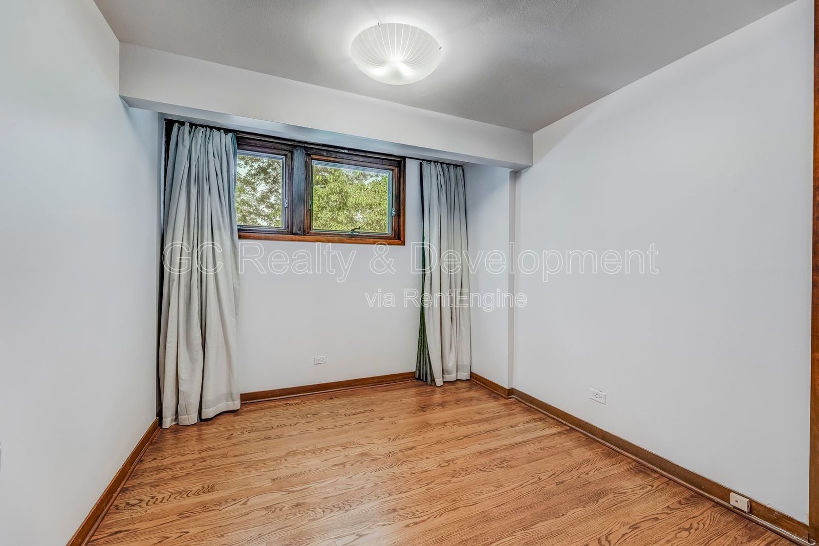 *** HYDE PARK / FINISHED BASEMENT / 4 BDRM - 2.5 BTH / IN UNIT LAUNDRY / PET FRIENDLY *** property image