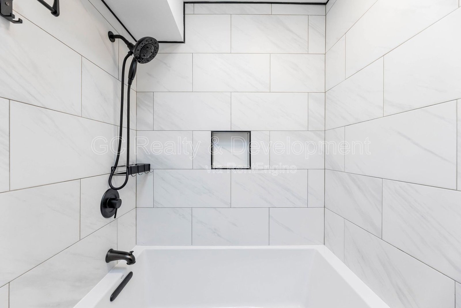 *** HYDE PARK / FINISHED BASEMENT / 4 BDRM - 2.5 BTH / IN UNIT LAUNDRY / PET FRIENDLY *** property image