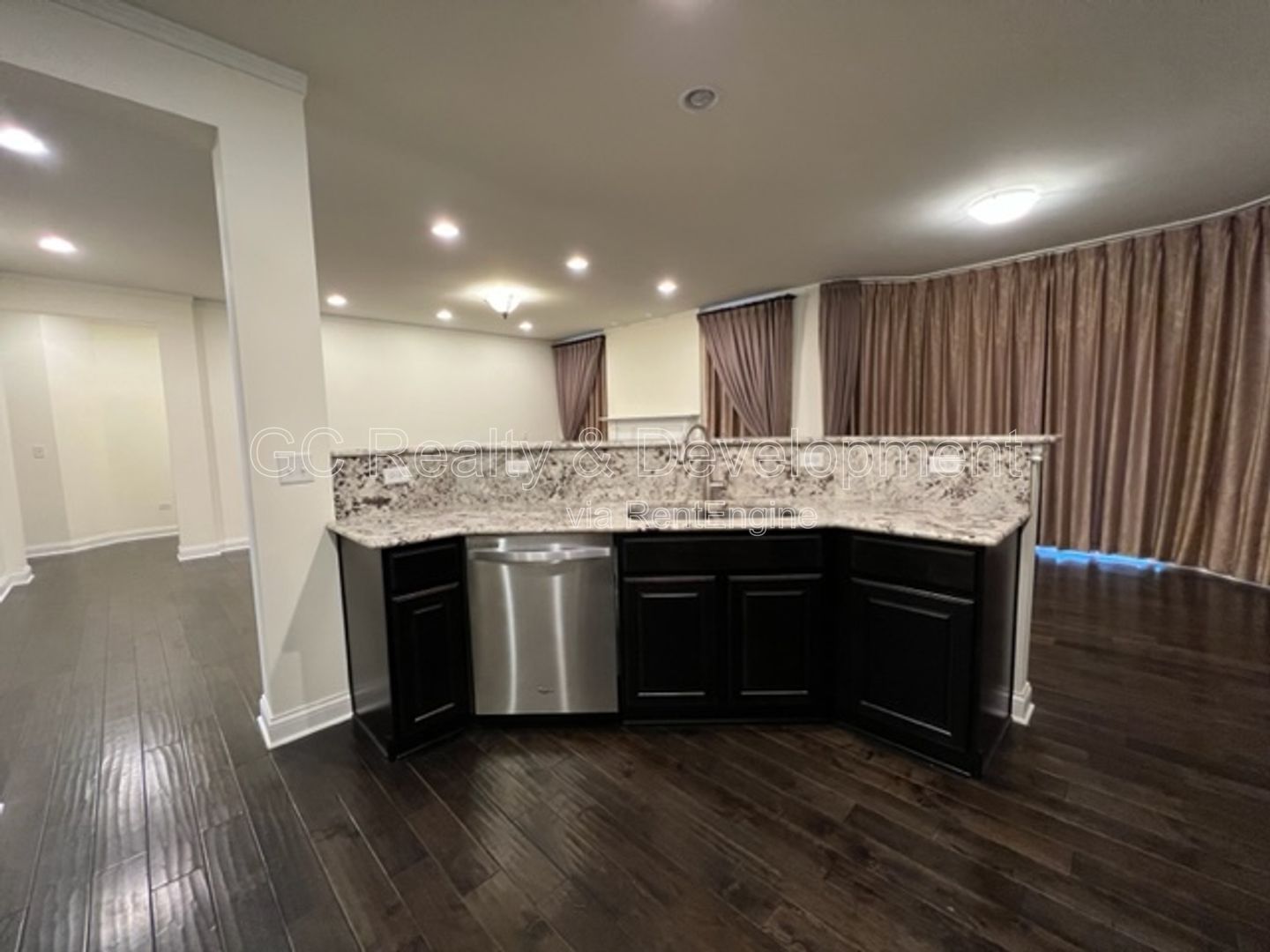 *** 204 SCHOOL DISTRICT / 5 BDRM - 4 BTH / GOURMET KITCHEN W BREAKFAST BAR / FINISHED BSMT *** property image