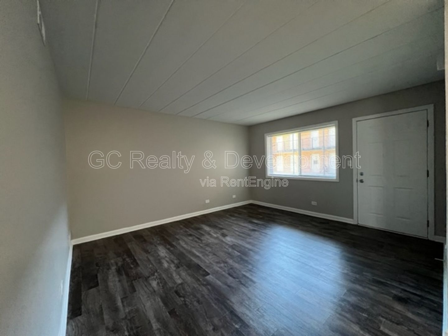 *** FULLY UPDATED / 1 BDRM / FIRST FLOOR UNIT / NEW APPLIANCES INCL / ONE PARKING SPACE *** property image