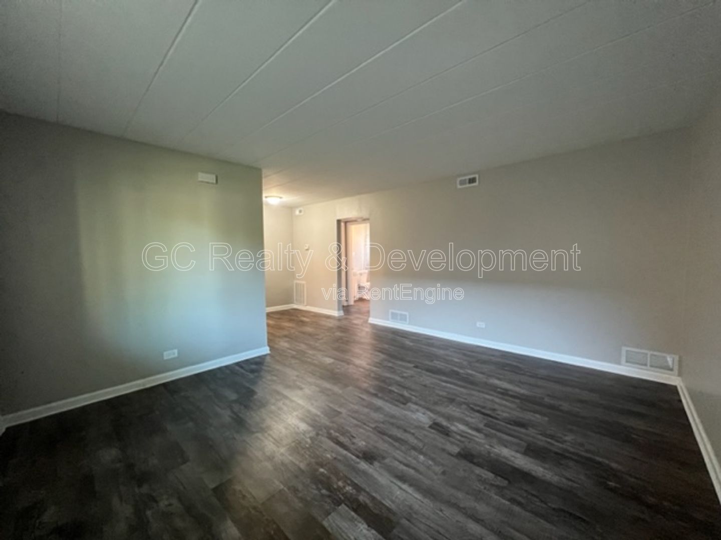 *** FULLY UPDATED / 1 BDRM / FIRST FLOOR UNIT / NEW APPLIANCES INCL / ONE PARKING SPACE *** property image