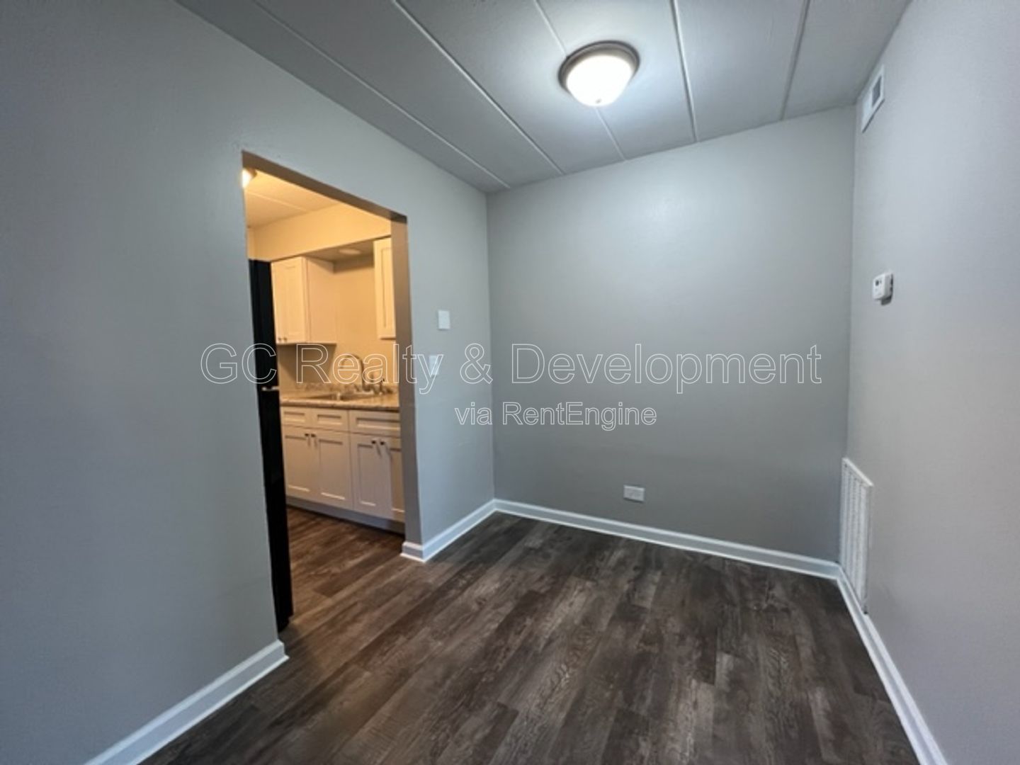 *** FULLY UPDATED / 1 BDRM / FIRST FLOOR UNIT / NEW APPLIANCES INCL / ONE PARKING SPACE *** property image