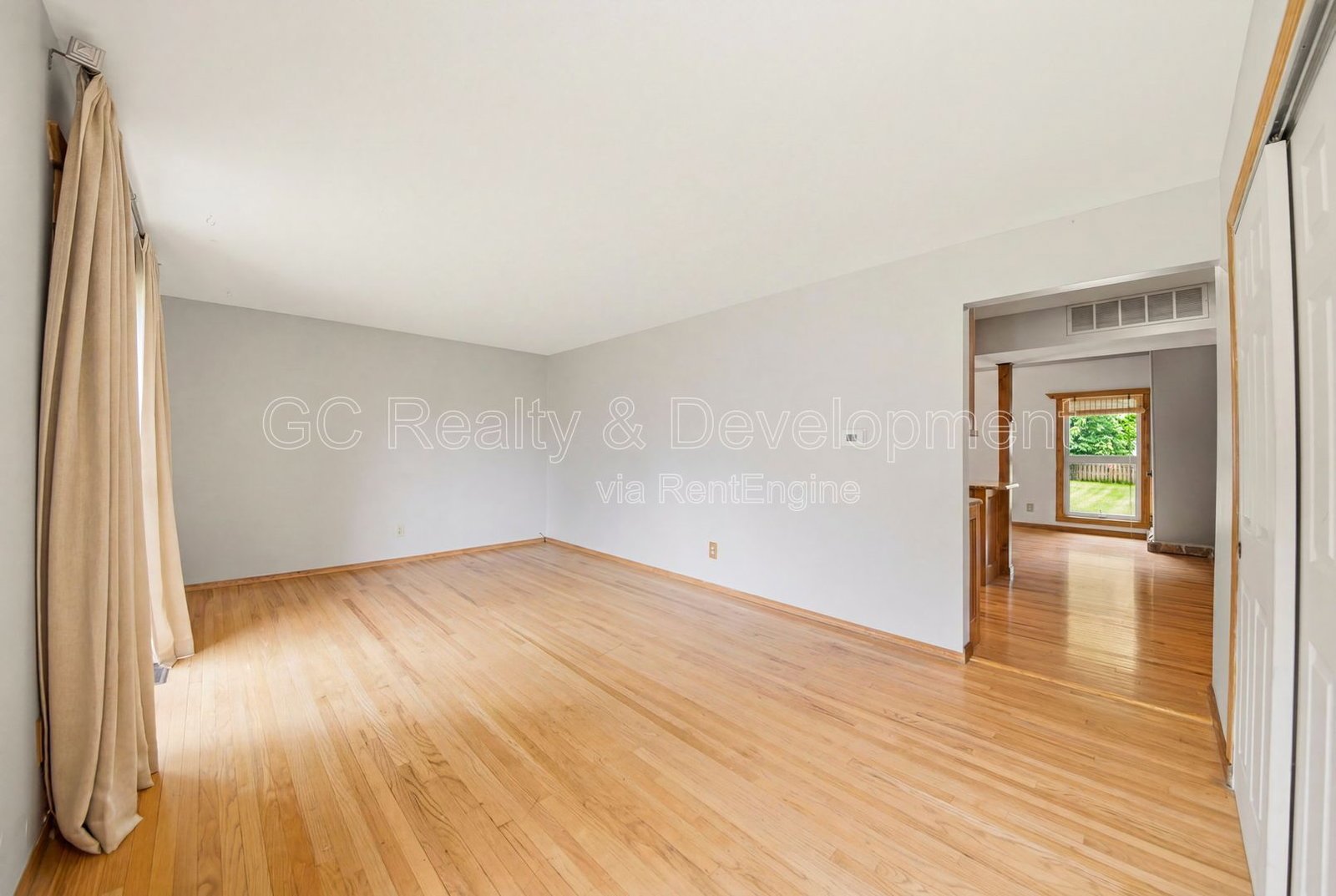 *** 4BR - 2BA / SS APPLIANCES / HARDWOOD FLOORS / CENTRAL AIR / IN-UNIT LAUNDRY / GARAGE / FENCED LOT / AMPLE STORAGE *** property image