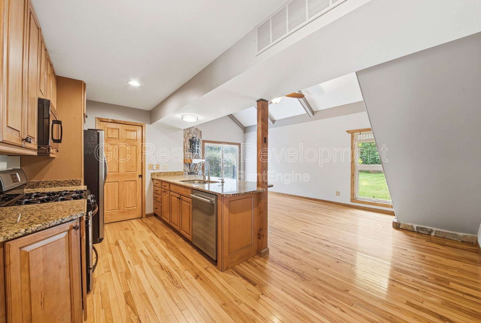 *** 4BR - 2BA / SS APPLIANCES / HARDWOOD FLOORS / CENTRAL AIR / IN-UNIT LAUNDRY / GARAGE / FENCED LOT / AMPLE STORAGE *** property image