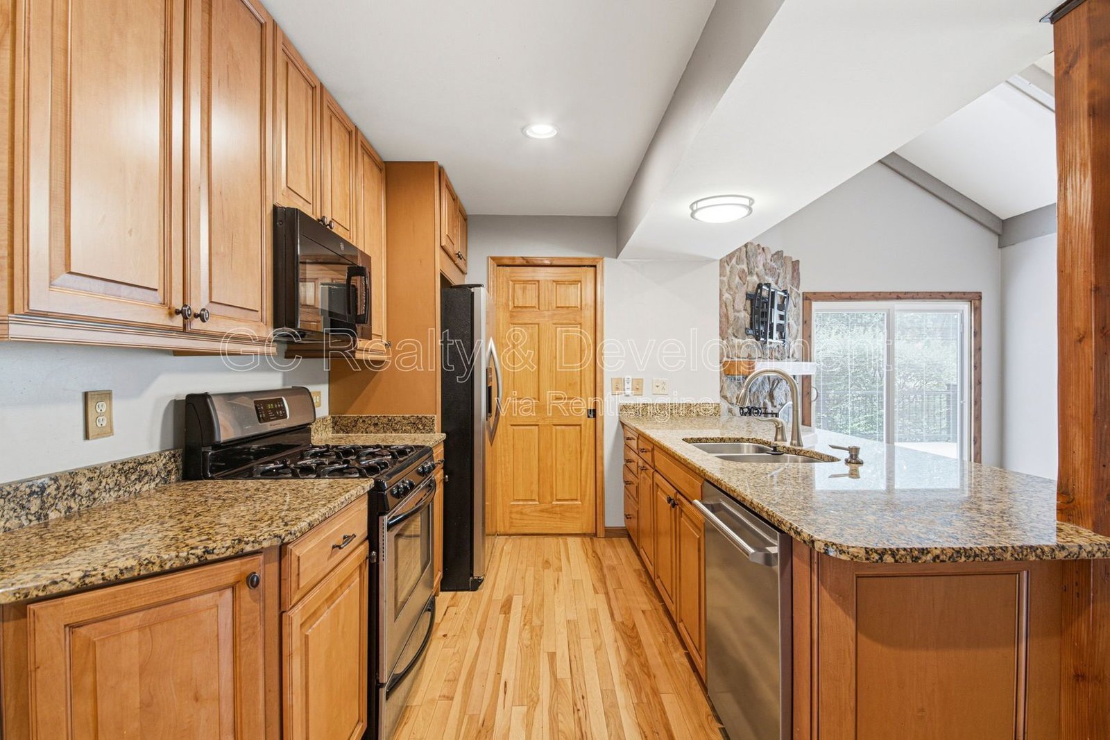 *** 4BR - 2BA / SS APPLIANCES / HARDWOOD FLOORS / CENTRAL AIR / IN-UNIT LAUNDRY / GARAGE / FENCED LOT / AMPLE STORAGE *** property image
