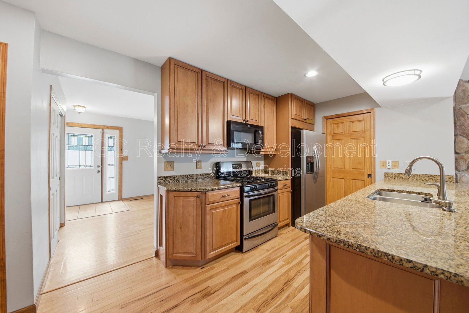 *** 4BR - 2BA / SS APPLIANCES / HARDWOOD FLOORS / CENTRAL AIR / IN-UNIT LAUNDRY / GARAGE / FENCED LOT / AMPLE STORAGE *** property image
