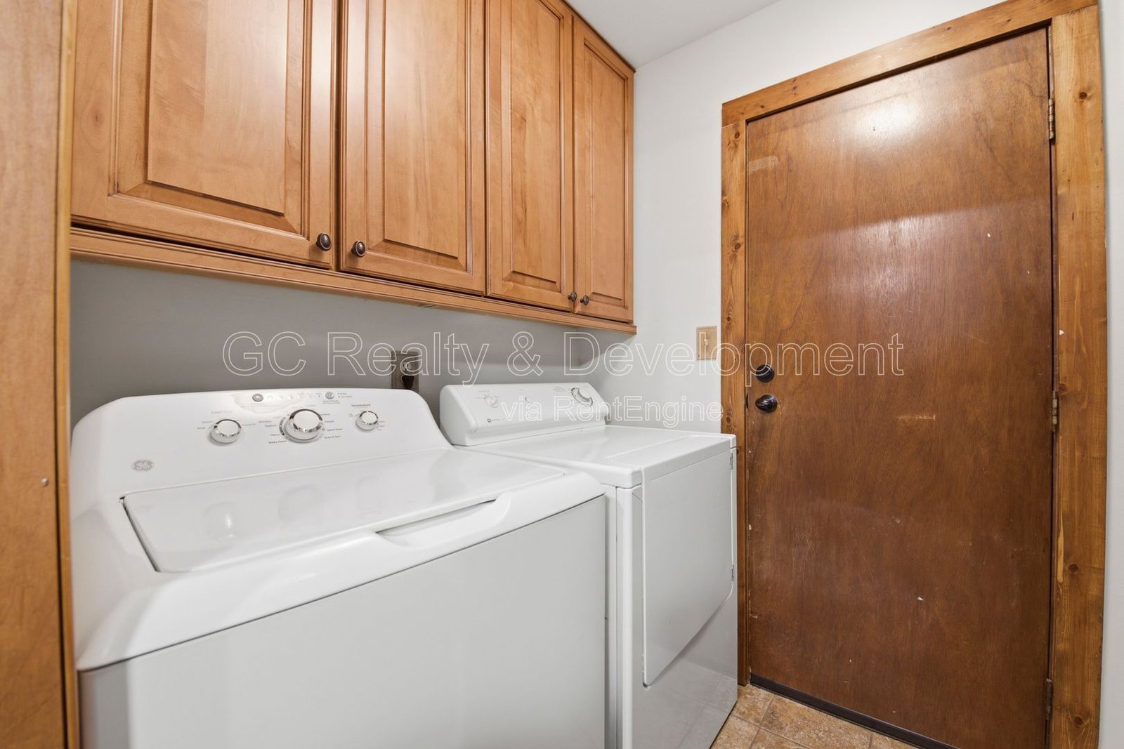 *** 4BR - 2BA / SS APPLIANCES / HARDWOOD FLOORS / CENTRAL AIR / IN-UNIT LAUNDRY / GARAGE / FENCED LOT / AMPLE STORAGE *** property image