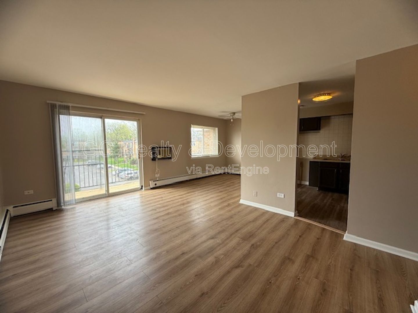 *** 2 BDRM / 2 PARKING SPOTS / LAUNDRY ON SITE / QUICK ACCESS TO SHOPPING / ONLY PAY ELECTRIC *** property image