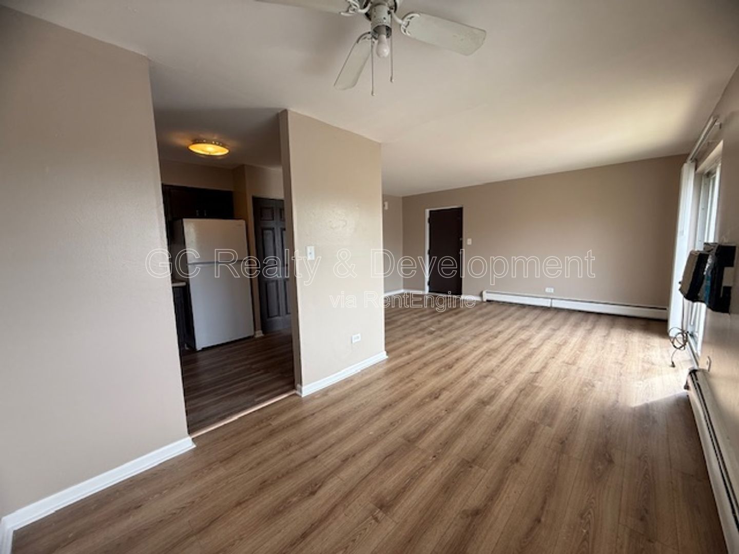 *** 2 BDRM / 2 PARKING SPOTS / LAUNDRY ON SITE / QUICK ACCESS TO SHOPPING / ONLY PAY ELECTRIC *** property image