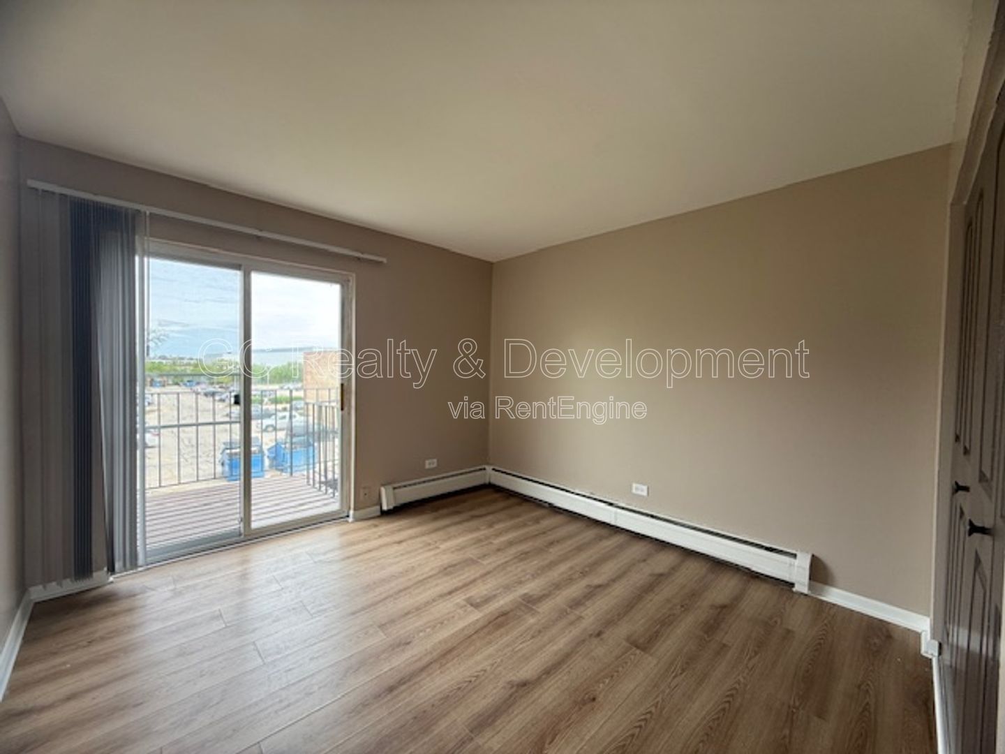 *** 2 BDRM / 2 PARKING SPOTS / LAUNDRY ON SITE / QUICK ACCESS TO SHOPPING / ONLY PAY ELECTRIC *** property image