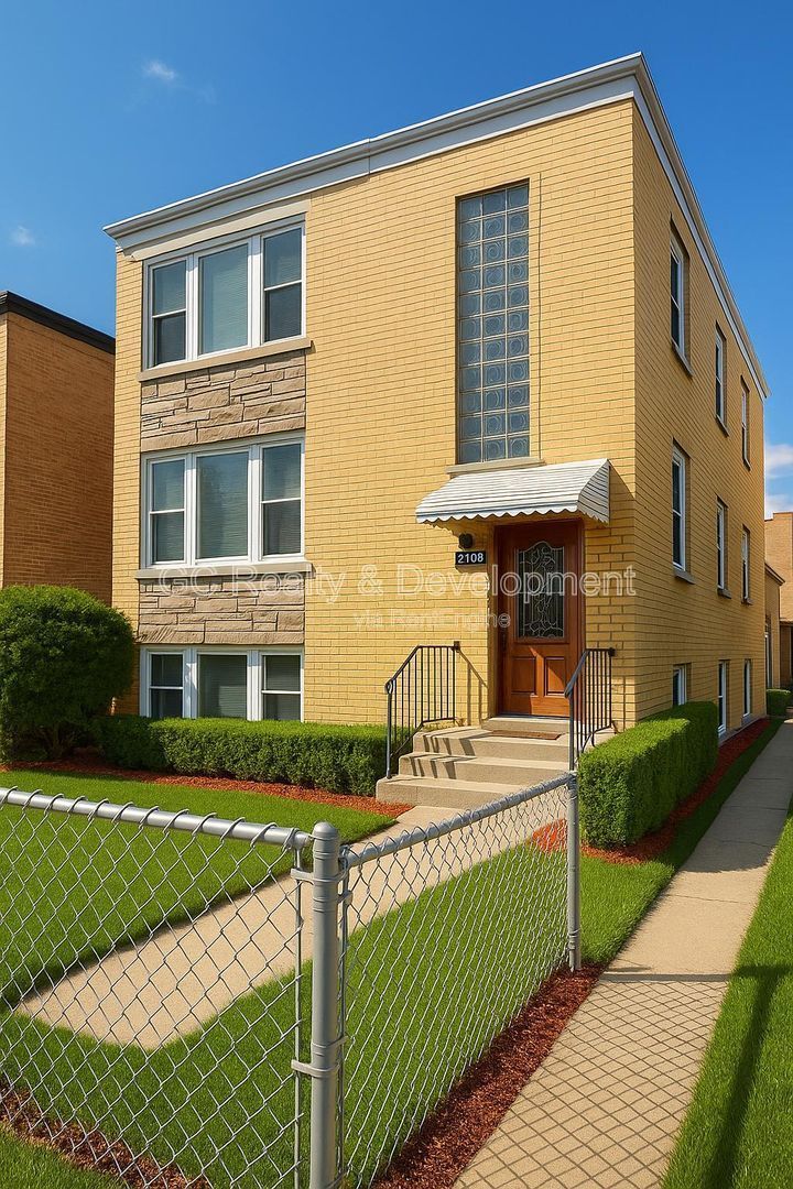*** FREE RENT / 3 BDRM - 1 BTH / ONLY PAY ELECTRIC / STAINLESS APPLIANCES / HARDWOOD FLOORS *** property image