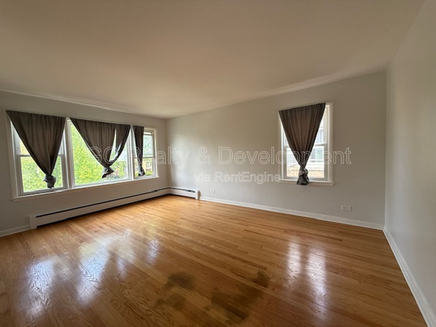 *** FREE RENT / 3 BDRM - 1 BTH / ONLY PAY ELECTRIC / STAINLESS APPLIANCES / HARDWOOD FLOORS *** property image