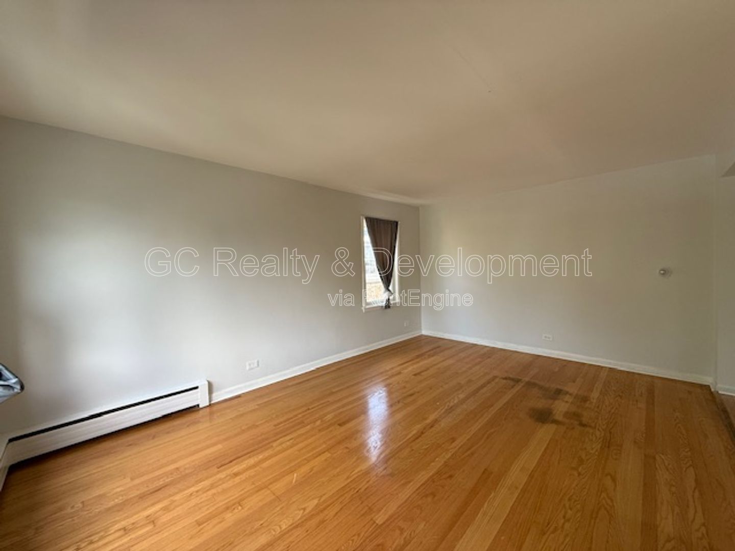 *** FREE RENT / 3 BDRM - 1 BTH / ONLY PAY ELECTRIC / STAINLESS APPLIANCES / HARDWOOD FLOORS *** property image