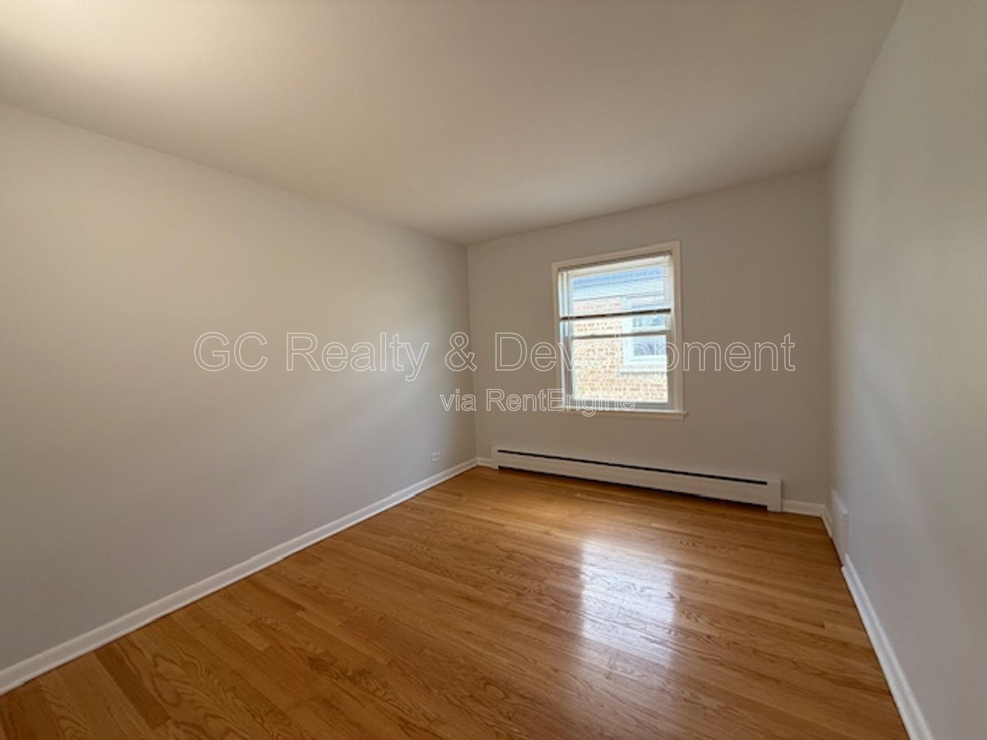 *** FREE RENT / 3 BDRM - 1 BTH / ONLY PAY ELECTRIC / STAINLESS APPLIANCES / HARDWOOD FLOORS *** property image