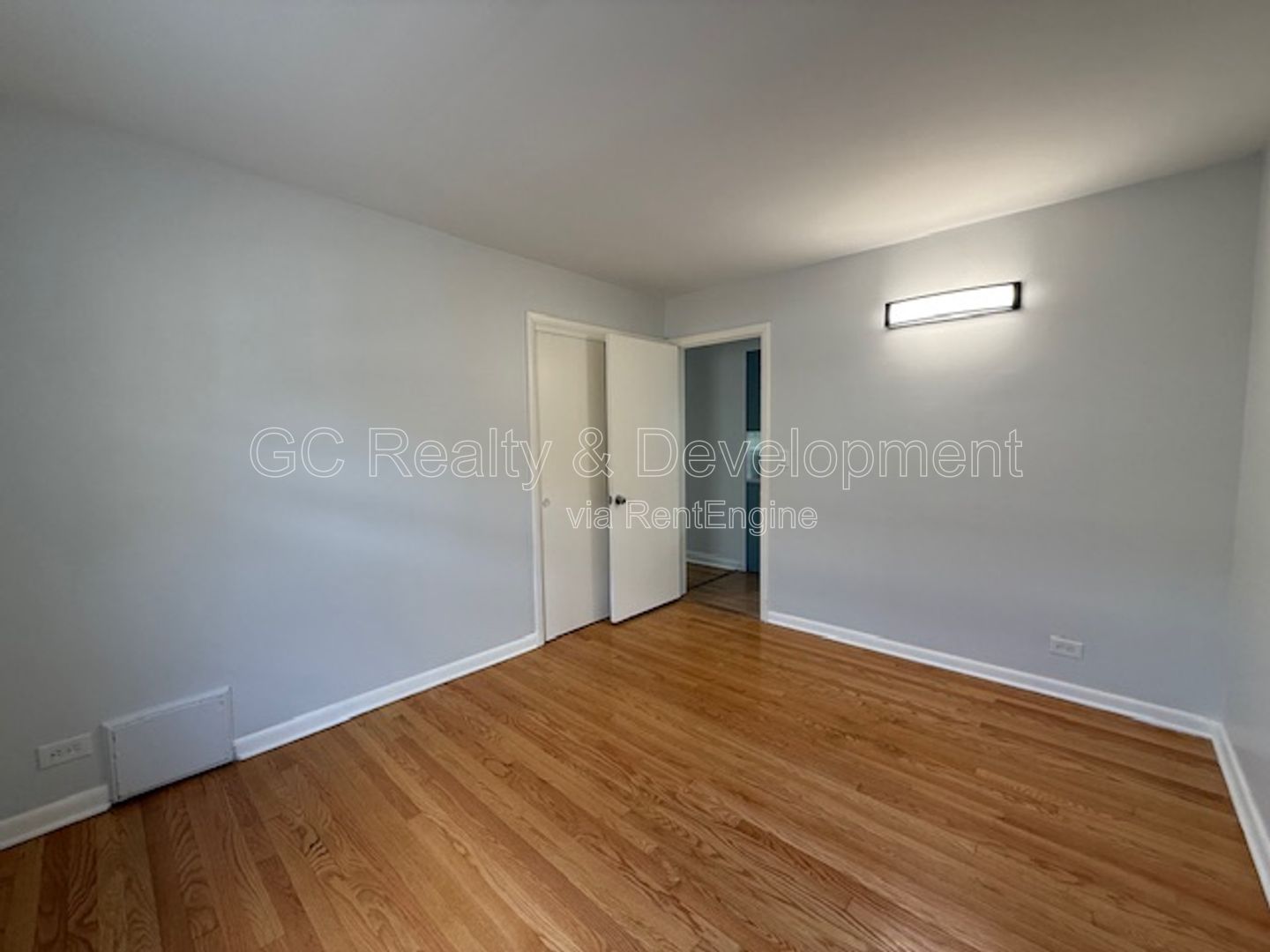 *** FREE RENT / 3 BDRM - 1 BTH / ONLY PAY ELECTRIC / STAINLESS APPLIANCES / HARDWOOD FLOORS *** property image