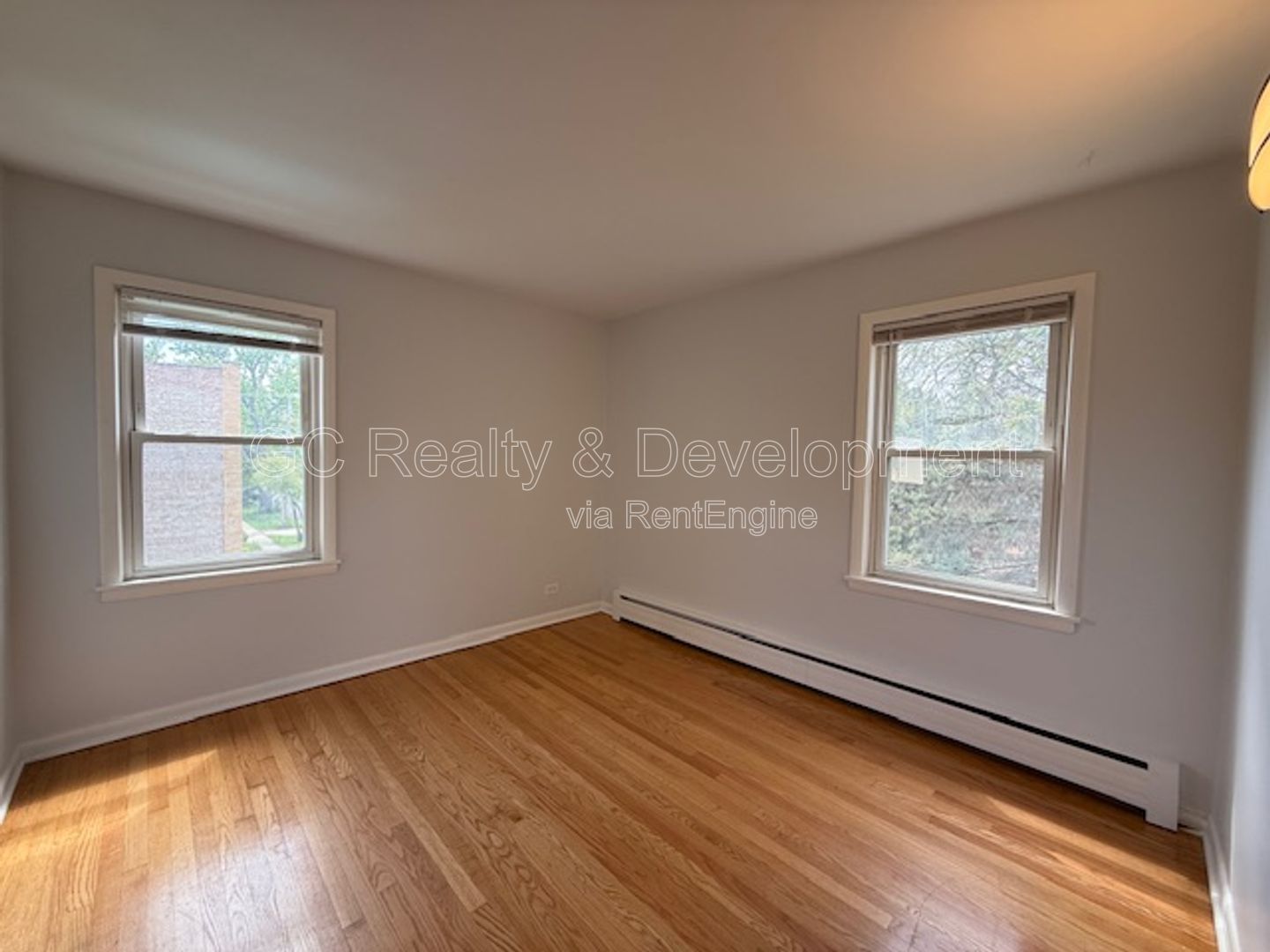 *** FREE RENT / 3 BDRM - 1 BTH / ONLY PAY ELECTRIC / STAINLESS APPLIANCES / HARDWOOD FLOORS *** property image