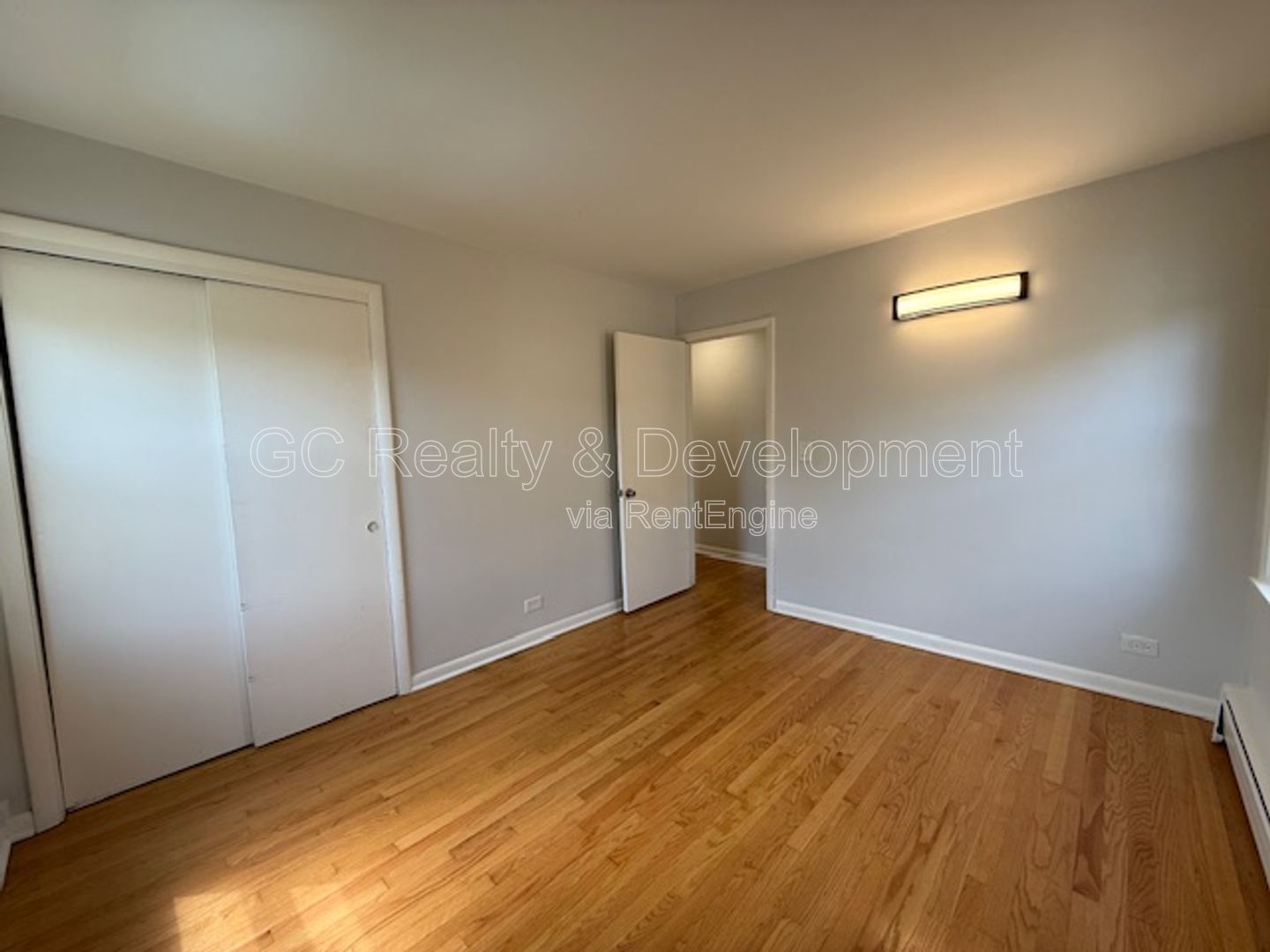*** FREE RENT / 3 BDRM - 1 BTH / ONLY PAY ELECTRIC / STAINLESS APPLIANCES / HARDWOOD FLOORS *** property image