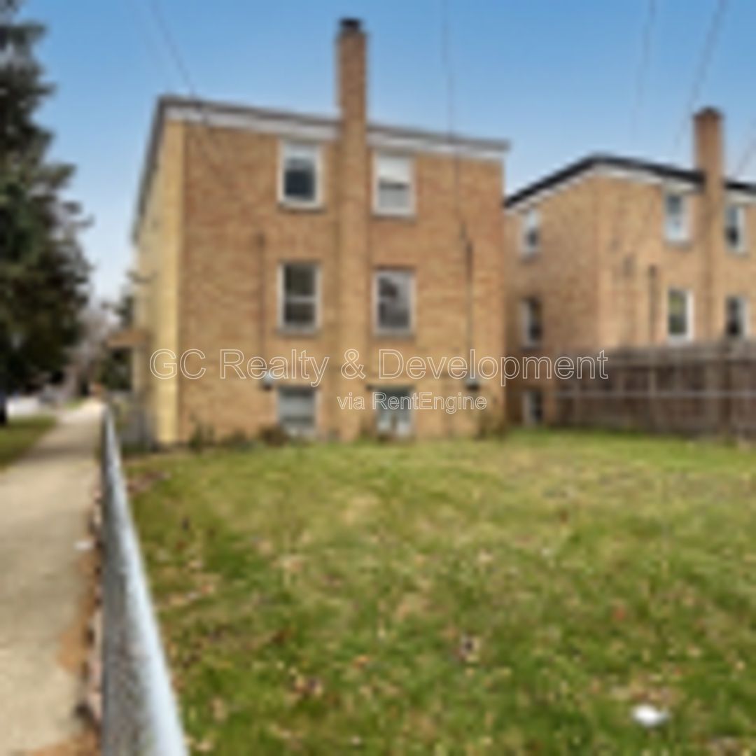 *** FREE RENT / 3 BDRM - 1 BTH / ONLY PAY ELECTRIC / STAINLESS APPLIANCES / HARDWOOD FLOORS *** property image