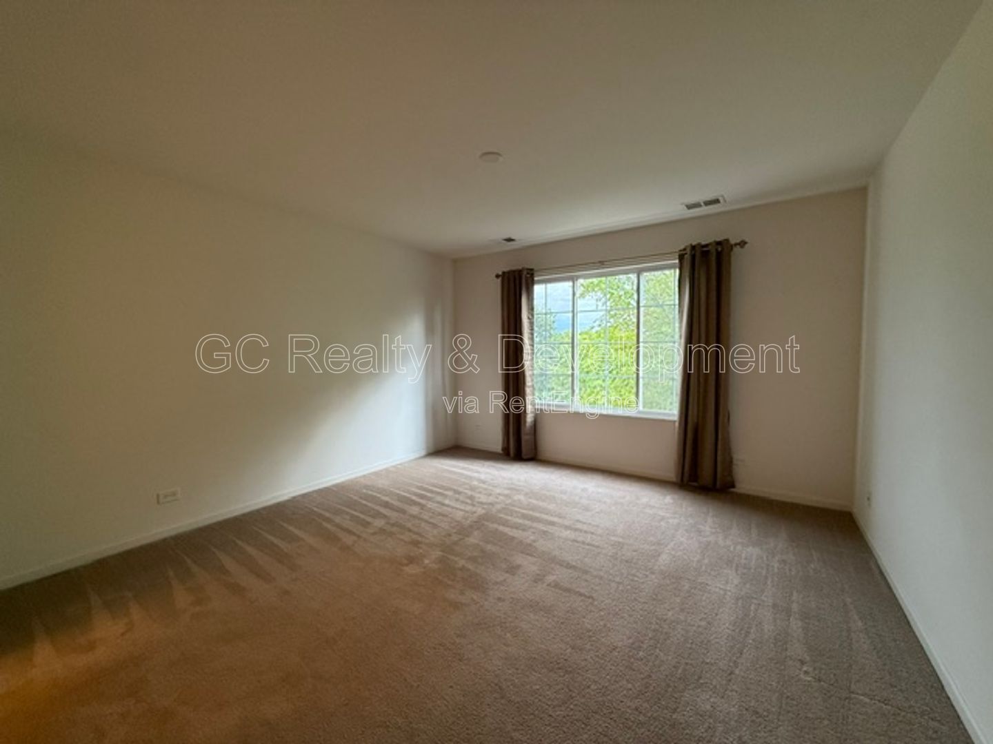 *** 3 BDRM - 2.5 BTH / BSMT / ATTACHED GARAGE / IN UNIT LAUNDRY / CENTRAL AC *** property image