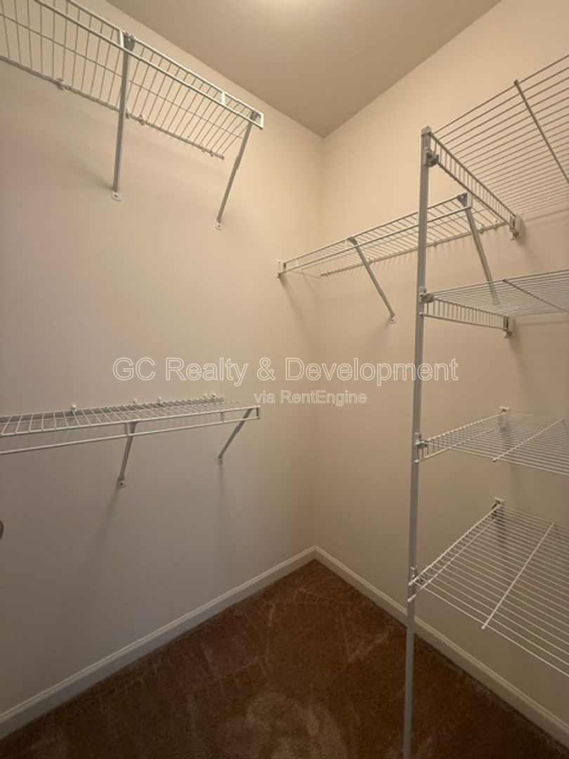 *** 3 BDRM - 2.5 BTH / BSMT / ATTACHED GARAGE / IN UNIT LAUNDRY / CENTRAL AC *** property image