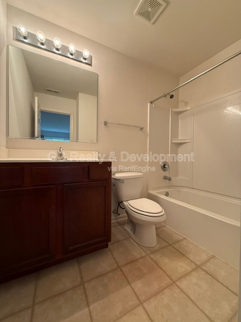 *** 3 BDRM - 2.5 BTH / BSMT / ATTACHED GARAGE / IN UNIT LAUNDRY / CENTRAL AC *** property image