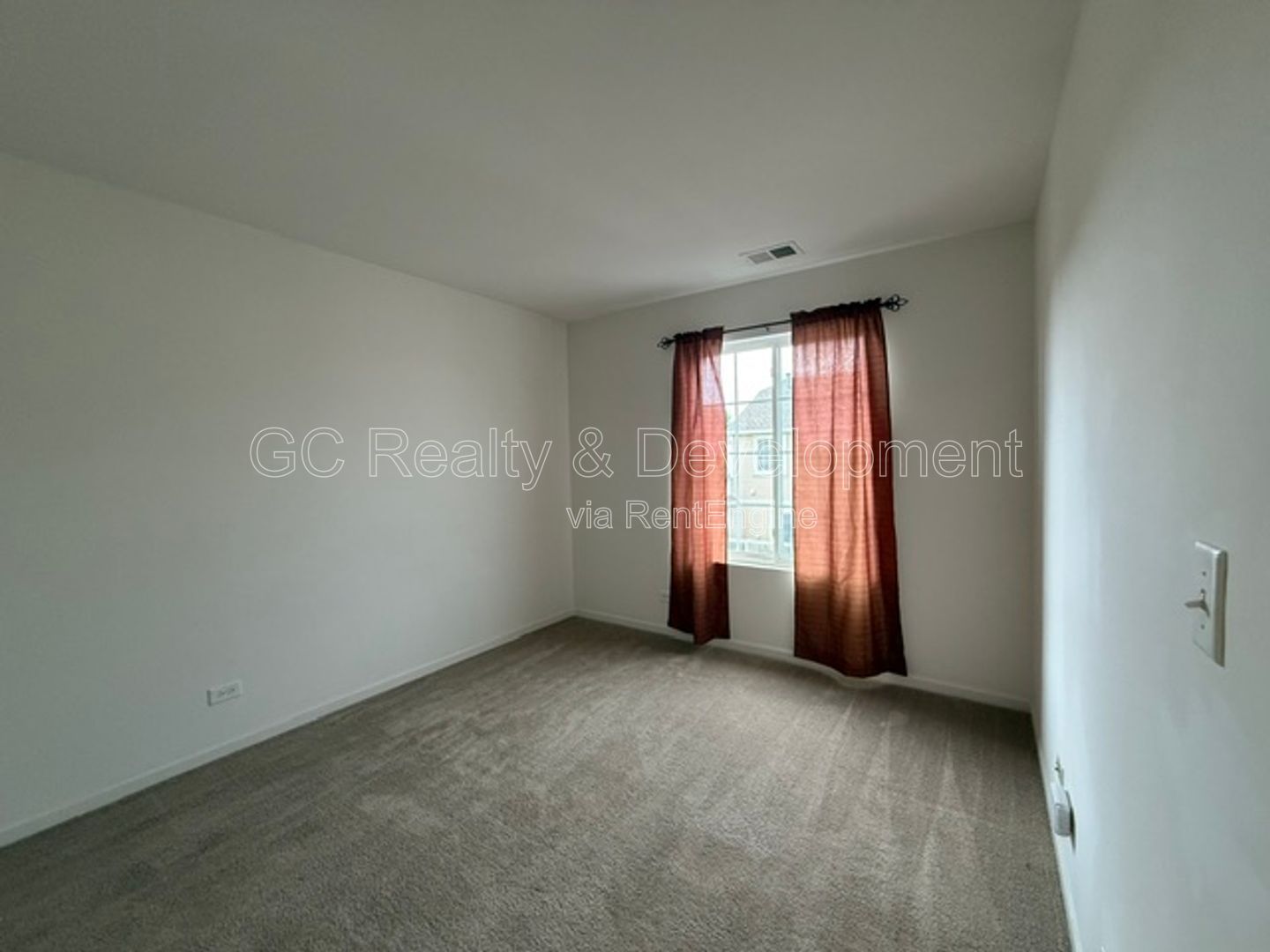*** 3 BDRM - 2.5 BTH / BSMT / ATTACHED GARAGE / IN UNIT LAUNDRY / CENTRAL AC *** property image