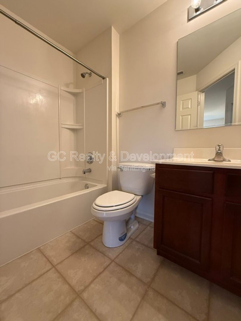 *** 3 BDRM - 2.5 BTH / BSMT / ATTACHED GARAGE / IN UNIT LAUNDRY / CENTRAL AC *** property image