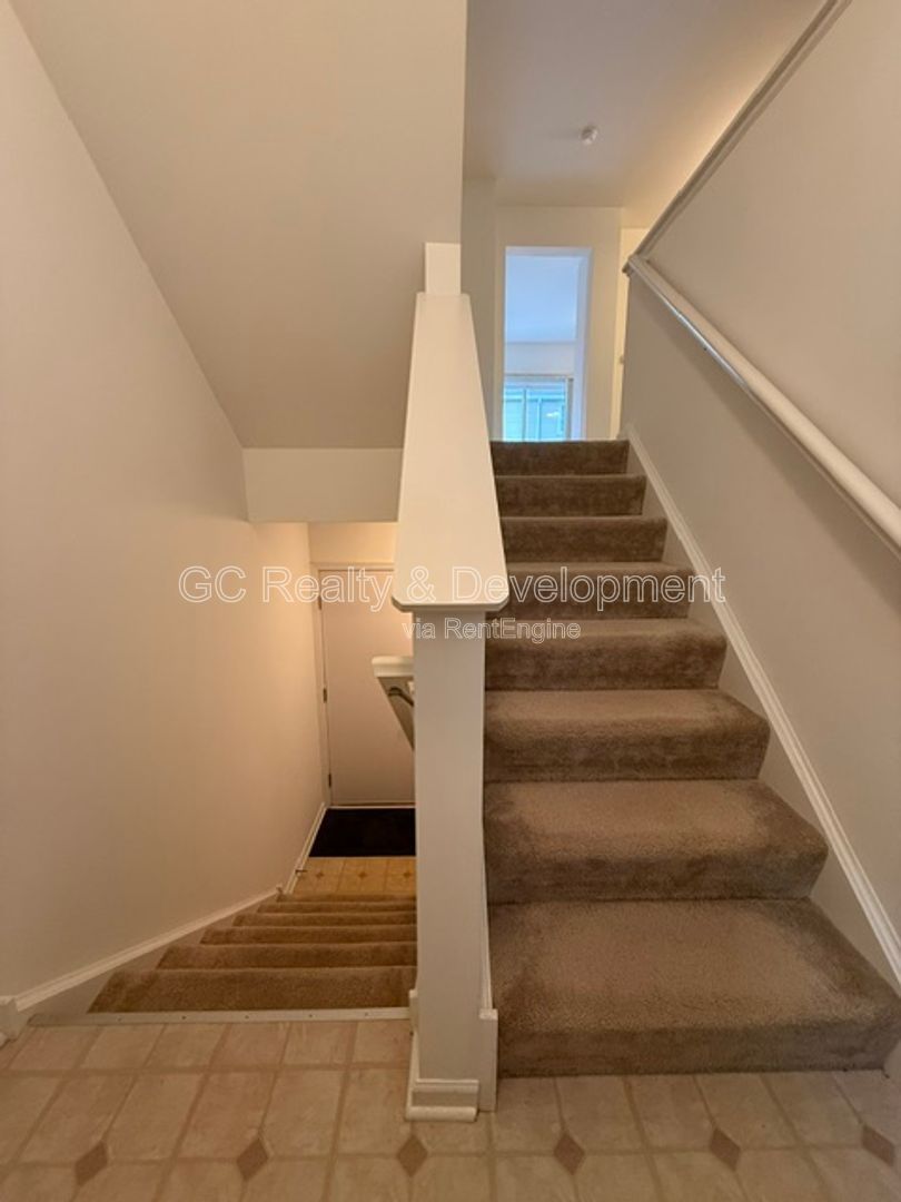 *** 3 BDRM - 2.5 BTH / BSMT / ATTACHED GARAGE / IN UNIT LAUNDRY / CENTRAL AC *** property image