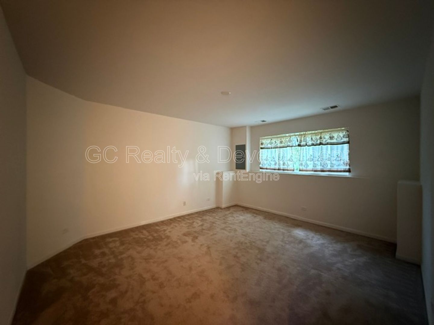 *** 3 BDRM - 2.5 BTH / BSMT / ATTACHED GARAGE / IN UNIT LAUNDRY / CENTRAL AC *** property image